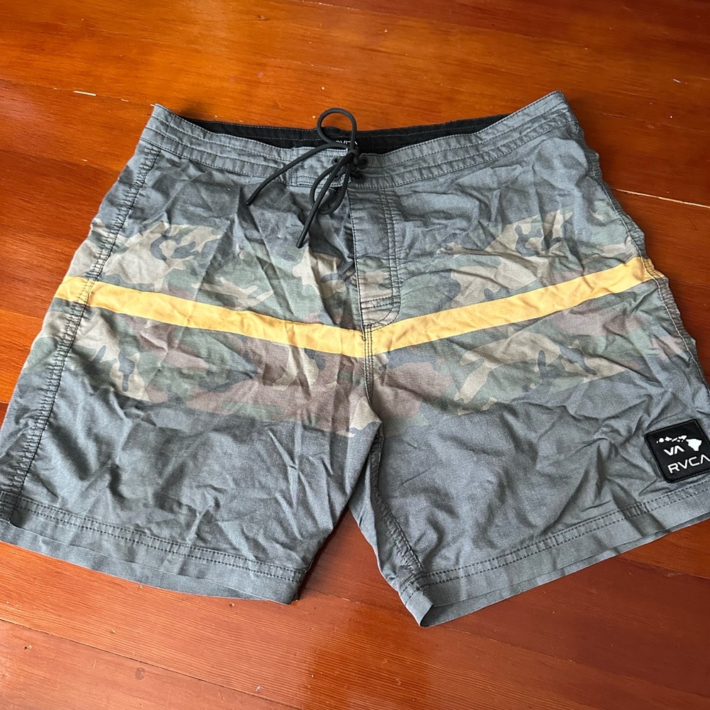 Men’s RVCA Hawaii Board shorts